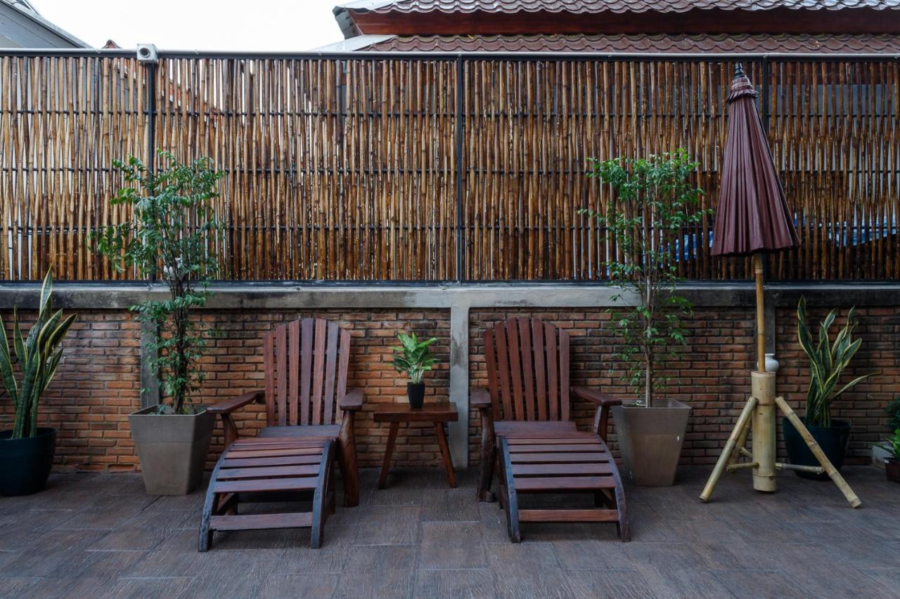 Hostel One Art And Gallery Chiang Mai Exterior photo